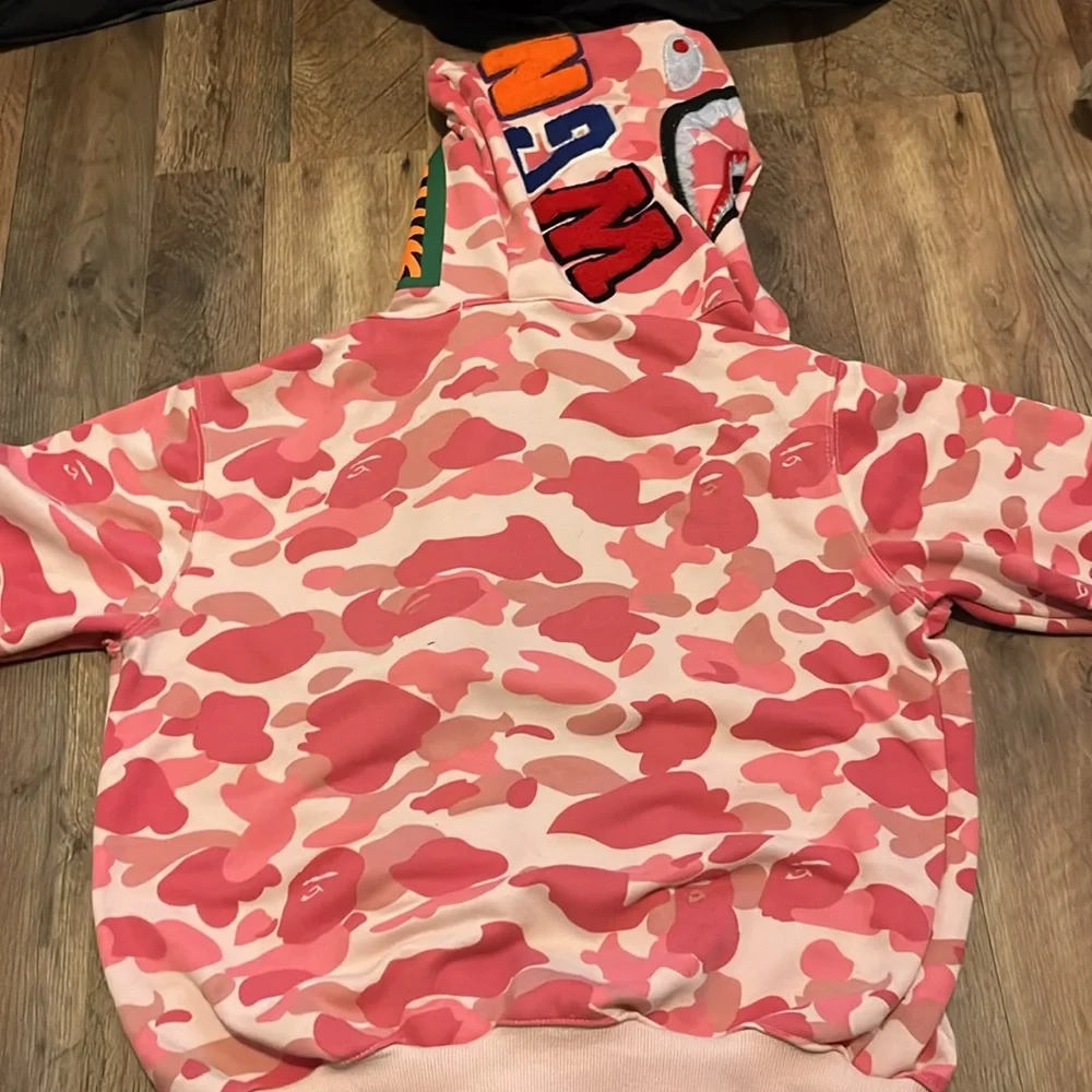 REAL PINK BAPE HOODIE size small, well worn, little bit of pilling, overall ok - Picture 5 of 5